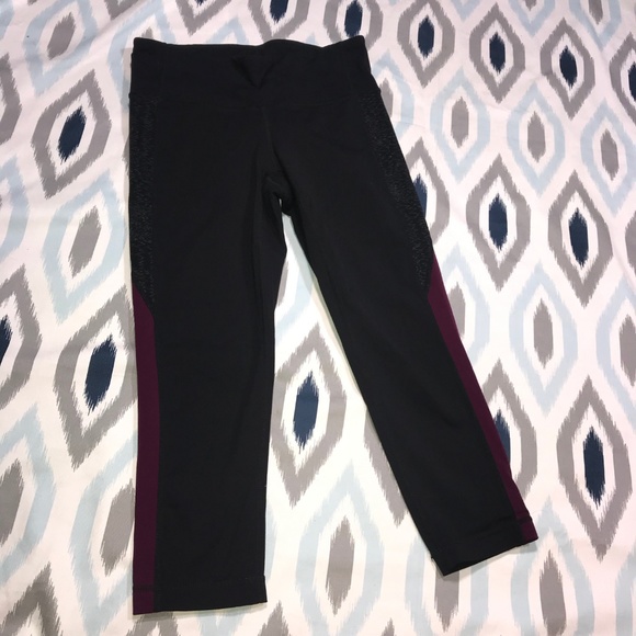 Athleta Black & Purple Striped Heartbeat Revelation Capri Workout Pants - Picture 1 of 7